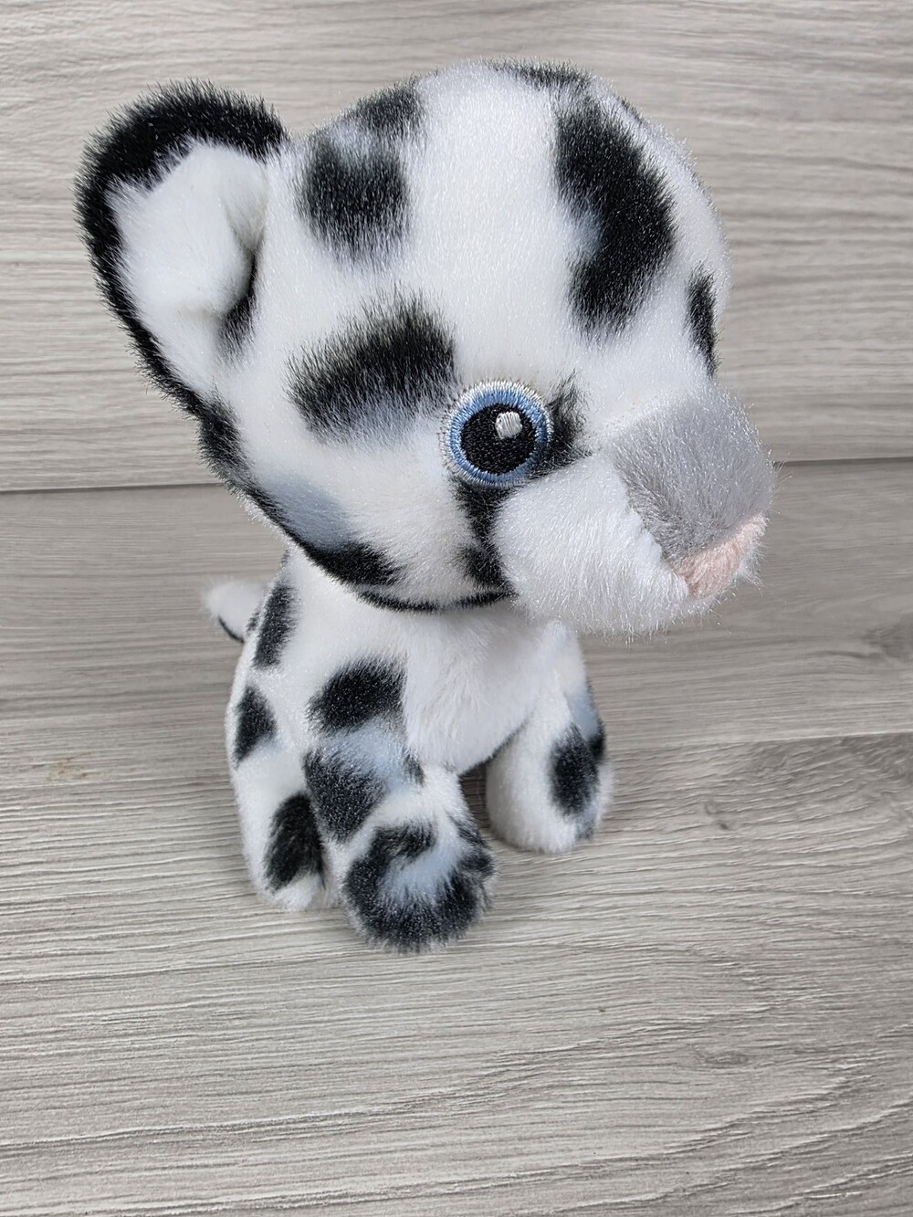 Aurora Eco Nation Plush Snow Leopard White Embroidered Eyes SU66